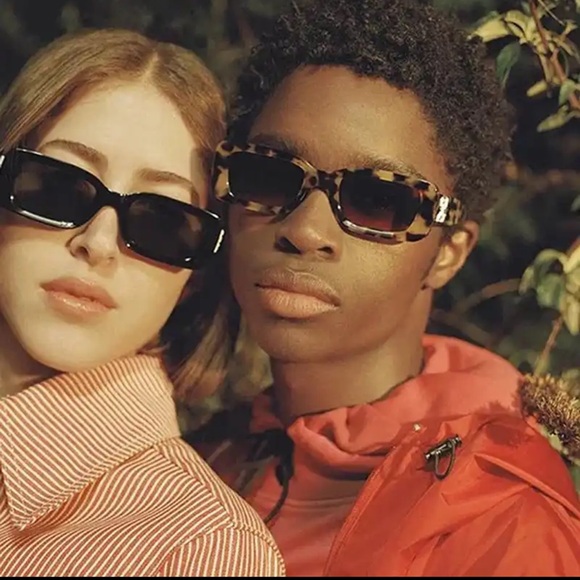 Fashionable Black Sunglasses for casual everyday wear square frame tinted glass - Picture 2 of 2